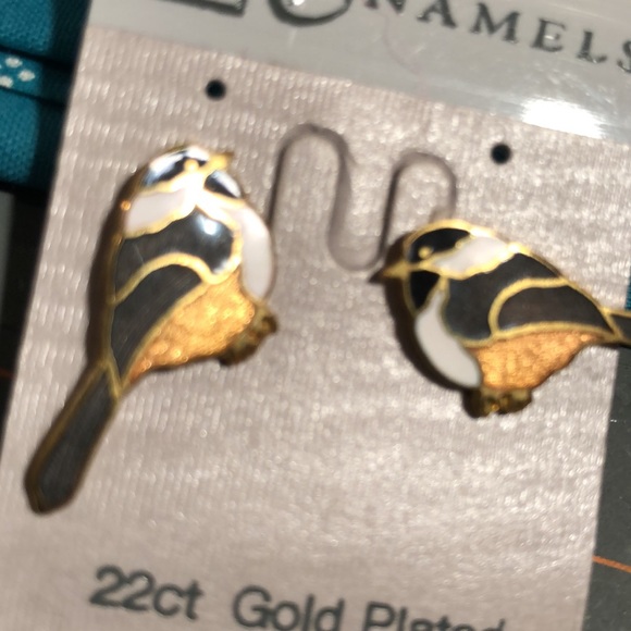 NWT 22k gold plated stud goldfinch pierced earrings - Picture 11 of 12